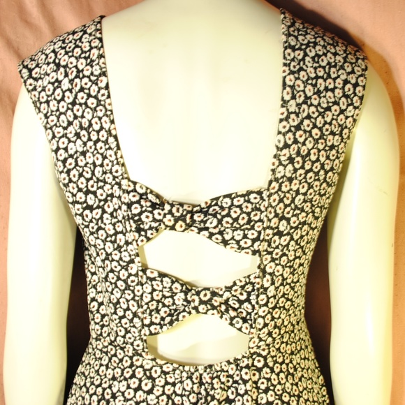 Floral Print Skater Dress Open Back M L Stretchy - Picture 5 of 5